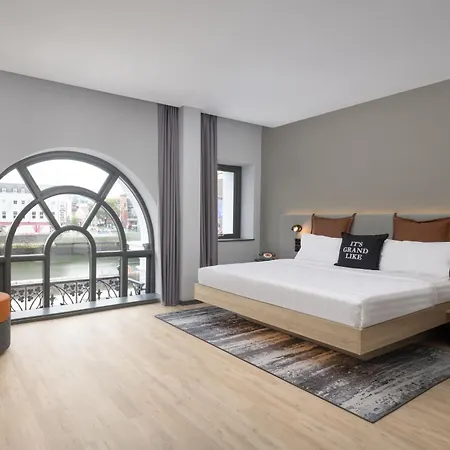 Hotell Moxy 4*