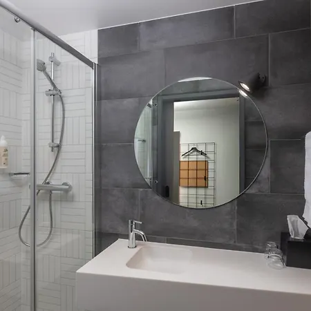 Moxy 4* Cork