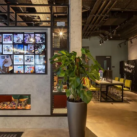 Moxy 4* Cork