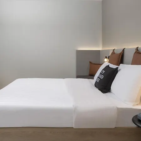 Moxy 4* Cork