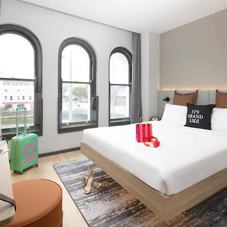 Hotel Moxy 4*